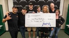 Metallica: la band dona 10.000 dollari ad una mensa per i poveri del Nord Dakota. Guarda le foto e i video con i ringraziamenti