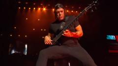 Metallica: Robert Trujillo ha reso omaggio a Cliff Burton suonando in assolo "(Anesthesia) Pulling Teeth"! Guarda il video