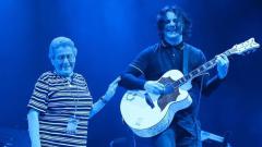 Jack White invita la mamma sul palco e le fa cantare buon compleanno (in polacco) da tutto il pubblico! Guarda le foto