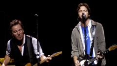 Eddie Vedder tra il pubblico allo spettacolo di Bruce Springsteen a Broadway. Guarda le foto