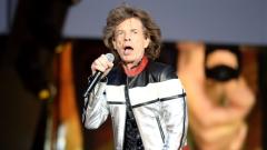 Rolling Stones: Mick Jagger sta male, posticipato il tour americano