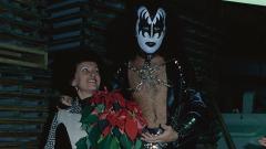 Kiss, Gene Simmons: “Ho il cuore spezzato per la perdita di mia madre”. I messaggi celebrativi sui social