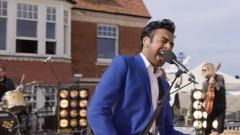 E se tutto il mondo (tranne uno) non avesse mai conosciuto i Beatles? Ecco cosa potrebbe accadere! Guarda il trailer del film Yesterday