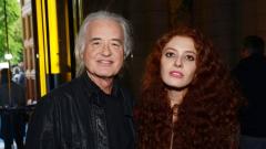 Jimmy Page, la fidanzata (29 anni): "la passione in camera da letto è ancora forte, soprattutto sotto le lenzuola"