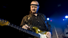 È morto Dick Dale, chitarrista e pioniere del surf rock. Reinterpretò Misirlou, il tema usato in Pulp Fiction