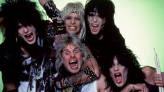 Mötley Crüe, The Dirt: la vera storia di quando Ozzy Osbourne ha sniffato le formiche e leccato la pipì