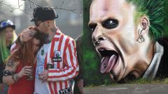 Funerali di Keith Flint: una folla di fan in lutto al corteo funebre. Guarda le foto