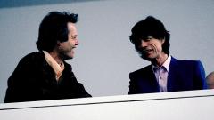 Mick Jagger, parla il fratello Chris: “Forse rallenterà un po’ i ritmi dopo l’intervento”