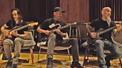 Game Of Thrones: Tom Morello e Scott Ian suonano la sigla della serie con le chitarre customizzate a tema! Guarda il video