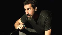 System Of A Down, Serj Tankian pubblicherà un nuovo disco di inediti e un EP con un concerto per pianoforte