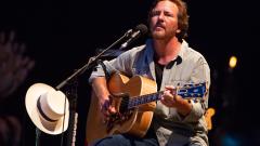 Eddie Vedder: guarda le foto del concerto a Barolo