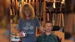 Steven Adler pubblica un video per rassicurare tutti: “Sto bene e sono vivo”. Guardalo qui
