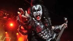 KISS: Gene Simmons è stato operato ancora per calcoli renali. Già nel 2009 li vendette su ebay