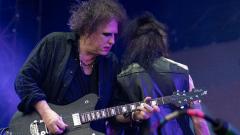 The Cure, Robert Smith sul nuovo album: “È stato ispirato anche dalla perdita dei miei genitori e di mio fratello”