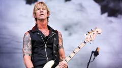Guns N' Roses, Duff McKagan racconta i primi giorni nella band: "Pensavo che Slash fosse un punk-rocker"