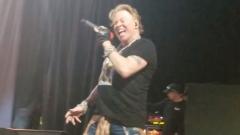 Guns N' Roses: il primo live del 2019 e il nuovo taglio di capelli di Axl Rose sul palco a Hollywood