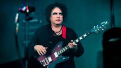 The Cure, Robert Smith: “Boys Don’t Cry è ancora attuale, incoraggia gli uomini a non nascondere le proprie emozioni”
