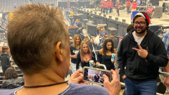 Eddie Van Halen: un fan dei Tool gli ha chiesto di scattargli una foto senza sapere chi fosse! Guarda l'immagine