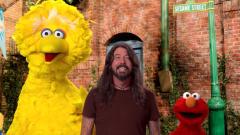 Foo Fighters, Dave Grohl canta coi Muppets per il 50° anniversario del programma Sesame Street