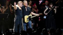 Guarda le foto del Concert For The Rainforest Fund con Bruce Springsteen, John Mellencamp, Sting, Eurythmics, Debbie Harry... 