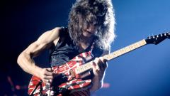 Eddie Van Halen, all'asta da Sotheby’s la leggendaria chitarra del 1982. Offerte stimate tra i 2 e i 3 milioni di dollari