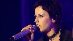 The Cranberries, il vero significato di Zombie: il testo di Dolores O’Riordan contro le violenze e le atrocità