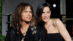 Liv Tyler: "fino all’età di 11 anni non sapevo che Steven Tyler fosse mio padre". Le foto più belle della loro storia
