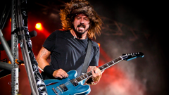 Dave Grohl: "Passare da batterista dei Nirvana a frontman dei Foo Fighters è stato terrificante". Guarda il video