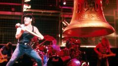 AC/DC, annunciate le celebrazioni per il 40° anniversario di "Back In Black". Guarda il video