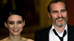 Joaquin Phoenix è diventato papà: il bambino si chiama River in omaggio al fratello scomparso