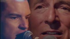Bruce Springsteen e i The Killers pubblicano la loro attesissima collaborazione, Dustland. Ascoltala qui