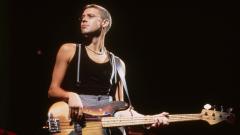 U2: quella volta che Adam Clayton ha ringraziato la band per averlo aiutato nella lotta contro l’alcol