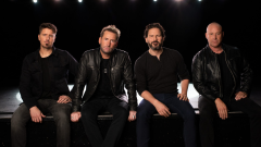 Nickelback, Chad Kroeger interrompe il concerto per problemi vocali: "Non  posso far finta di star bene e prendere i vostri soldi"