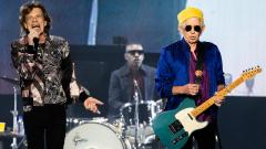 The Rolling Stones, Keith Richards rivela i piani per il tour 2024: "se tutti ce la faranno a stare ancora in piedi"