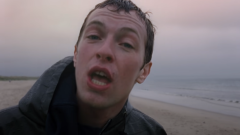 IDLES: il video del singolo Grace è cantato da un giovane Chris Martin sul set di Yellow! Ecco come è stato possibile