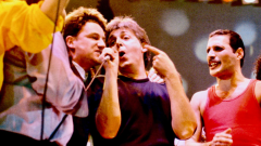 Il giorno in cui Bono incontrò Freddie Mercury: "Nel backstage del Live Aid si mise a flirtare con me scherzosamente"