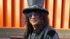 Slash: annunciato il nuovo album "Orgy of the Damned". Ascolta il primo singolo "Killing Floor" con Brian Johnson. Tutte le info