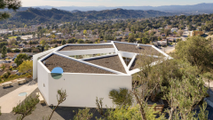 Red Hot Chili Peppers: Flea vende la sua casa a Los Angeles per 7 milioni di dollari. E' pazzesca! Guarda le foto