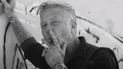 Metallica, ecco perché James Hetfield adora fumare i suoi sigari nelle No Smoking Area