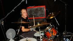 Addio a Dennis Thompson, lo storico batterista degli MC5. Aveva 75 anni