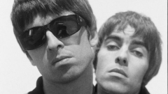 Oasis: annunciato “Definitely Maybe (30th Anniversary Deluxe Edition)” con inediti e rarità. Tutti i dettagli