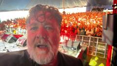 Russell Crowe ha suonato sul palco acustico del Festival di Glastonbury. Guarda i video