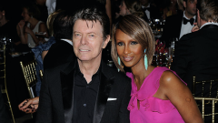 David Bowie: la moglie Iman ha condiviso le immagini inedite di un quadro dipinto dal leggendario artista. Guarda la foto
