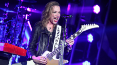 Linkin Park, Lzzy Hale ha pubblicato una toccante versione voce e piano di "Crawling". Guarda il video