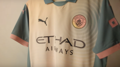 Oasis: tutto sulla nuova maglietta del Manchester City ideata da Noel Gallagher e usata contro l’Inter in Champions League     