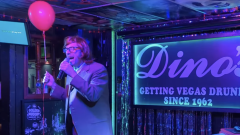 Coldplay: Chris Martin ha cantato in 'incognito' in un karaoke bar di Las Vegas. Guarda il video