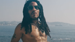 Lenny Kravitz, pubblicato il video del nuovo singolo Honey. Guardalo qui