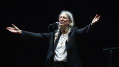 Patti Smith: evento tributo alla Carnegie Hall di New York con Michael Stipe, Ben Harper, Flea...