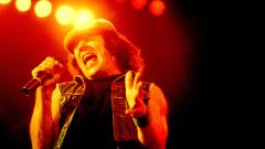 AC/DC, Brian Johnson nega che sia stato Bon Scott ad aver scritto Back In Black: "La penna l’avevo in mano io!"
