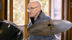 Phil Collins svela qual è il musicista con cui avrebbe sempre voluto suonare: "Credo che me la sarei fatta sotto"